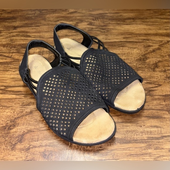 Cushionaire Shoes - Cushionaire Sandals Size 8.5